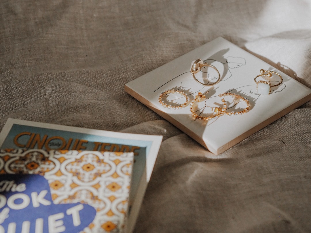 One Author, Six of the Top 10: Sarah J. Maas and the Bookfluencer Catalogue Effect